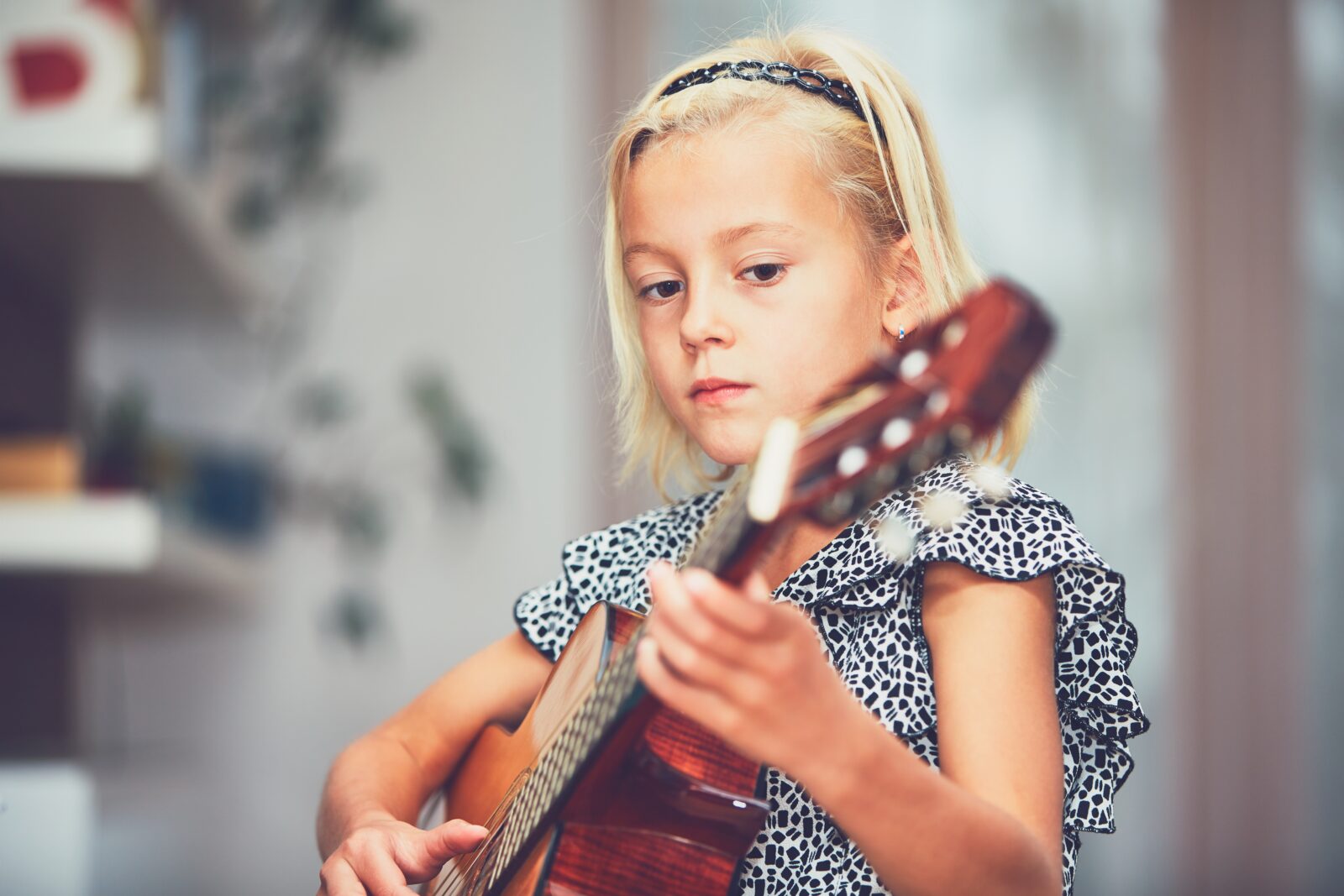 Child with her guitar
